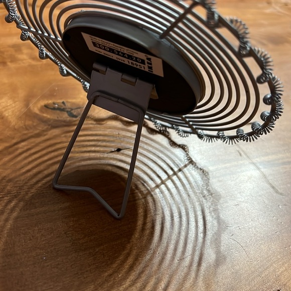 NEW Ikea Kruseboda Frame 2002 Round Metal Silver Color
4.75” Diameter 2 ⅜” Open - Picture 4 of 7